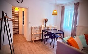 Apartment 50m2-Free private parking-Self check in !! Appartement 50m2 intramuros-Parking privé gratuit-Arrivée autonome!!